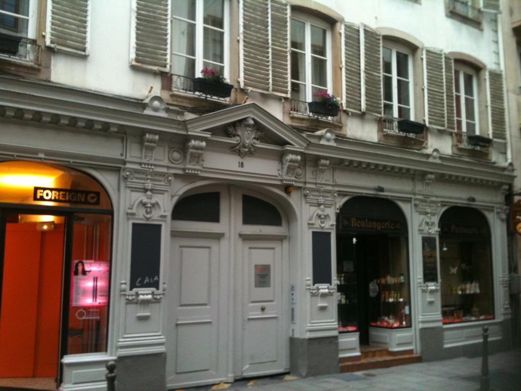 Les Serruriers - Appartement Spacieux Avec Terrasse & Parking Estrasburgo Habitación foto